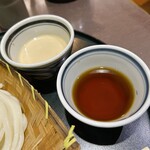 元祖 田丸屋 - 大盛りうどん　二色つゆ（胡麻・醤油）…税込1430円
