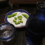 居酒屋　矢三朗 - 乾坤一と枝豆（オレの分）