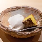 天ぷらあら木 - 2025.4 出来立てミルクアイス 1時間じっくり揚げたサツマイモ