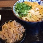 丸亀製麺 - 2014年8月 期間限定「肉盛りうどん」大を冷やしぶっかけで