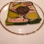 レザンファン ギャテ - 季節のテリーヌ、自己流で…ポロ葱、トリュフ、地鶏ささ身、フォアグラのテリーヌ　黒トリュフのヴィネグレットソース