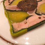 レザンファン ギャテ - 季節のテリーヌ、自己流で…ポロ葱、トリュフ、地鶏ささ身、フォアグラのテリーヌ　黒トリュフのヴィネグレットソース