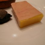 レザンファン ギャテ - ナチュラルな風味を生かした鴨ファアグラのテリーヌ　柿とブリオッシュ・トースト