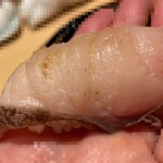 銀座 しのはら - 今月優勝のサワラの炙り握り　スダチ塩