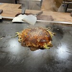 お好み焼 村上 - ソースの香ばしい香りが