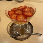 銀座 しのはら - 苺と八朔　ウイスキーゼリーかけ