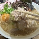 がっつり!!こーちゃん - 肉はホロホロに柔らかく、箸で簡単に分割可能