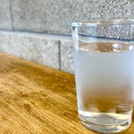 アリー コーヒー - この日の二階フロア担当女性スタッフも、とてもアリーコーヒーらしい、丁寧で柔和な従業員さんだと私は思いました。