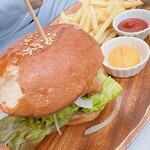 MARINA RESTAURANT TRIM - フィッシュバーガー。