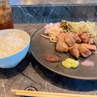 鉄板焼 摩天楼 東京スカイツリー・ソラマチ店 - お肉は柔らかくて塩が1番美味しかった