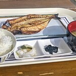 杉国商店 - むろあじ(550円)と、ごはんセット並(550円)。