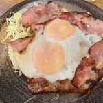 中央酒場 - ベーコンエッグ（500円）