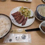 牛たん炭焼利久 - 