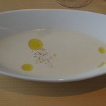 Ruvan - ホワイトアスパラガスの冷製スープ