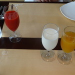 Ruvan - 牛乳にマンゴージュース、トマトジュース