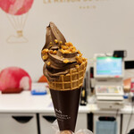 ラ・メゾン・デュ・ショコラ - 料理写真:コルネ メゾン フロランタン❣️