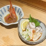 SAKE BAR サカナノトモ - 赤海老のカンジャウセウと酢牡蠣