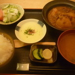 おんじき家ふうど - 日替り定食（ひき肉と新じゃがの甘辛煮、ズッキーニの冷製スープ、サラダ、沢庵、胡瓜の漬物、味噌汁、ご飯）