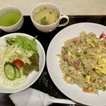 さかや - メニューはピラフですが厨房へのオーダーはやきめし。味もやきめしです笑