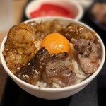 鉄板焼天神ホルモン - ミニ丼をつくる