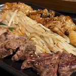 鉄板焼天神ホルモン - 箸休めのシャキッともやし