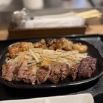 鉄板焼天神ホルモン - ホルモン、豚タン、サガリ、カルビ