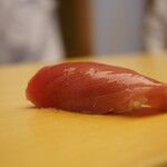 鮨 あらい - ◇血合いぎし
      見るからにしっとり滑らかなフォルム。