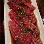 炭火焼肉 粋牛 - シン芯カブリ 1380円