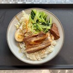 金菊雞肉飯 - 黑金爌肉飯 NT＄130