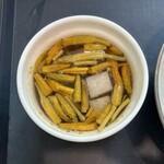 金菊雞肉飯 - 金針排骨湯 NT＄70