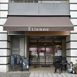 エチエンヌ - 