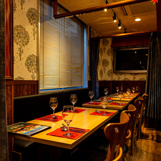 リニューアル済のキレイな店内でお食事を◆幅広いシーンに対応可