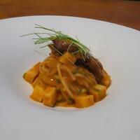 しろ - ホタルイカと賽の目に切ったタケノコの冷たいパスタ。