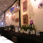 オザミ・デ・ヴァン 本店 - アンティークな印象の内装