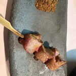 博多串焼きひら田 - 数量限定の白レバー。フワフワで美味しいです！