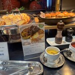 ホテルアソシア豊橋 - フレンチトーストは、クリームとあんこがトッピングできます。