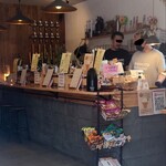 日ノモトブルーイング&ビアスタンド - おツマミたくさん♪の カウンター
