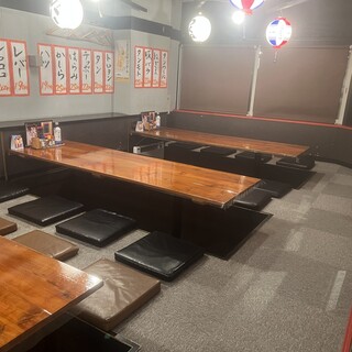 レトロ空間で串や鍋、厳選酒を満喫する大衆居酒屋