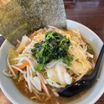 831家 - 831醤油ラーメン(野菜がシャキシャキでうまい)