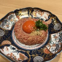 肉亭ふたご iki 本郷三丁目店 - 粋なユッケ