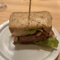 肉亭ふたご iki 本郷三丁目店 - 黒樺牛のBLTサンド