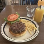 Hamburger＆Cafe BAYSIDE BASE - プレーンバーガー　オレンジジュース100%