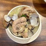 雙月 - 蛤蜊燉雞腿湯 NT$220