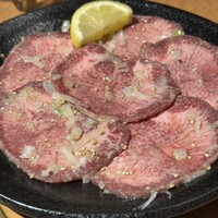 ホルモン焼肉 富や 栄店 - 