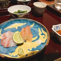 日本料理 晴山 - 淡路のタイ、サロマ湖の島海老、鳴門のワカメ
