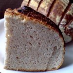 2957660 - 手前 ラントブロート丸型1/4 367円 奥 ラントブロートオーバル型1/2 735円