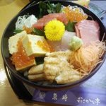 Uotokikaikan Osakanatei - 三色丼