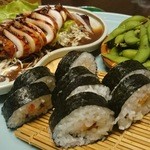 海庵 勇魚 - ふっくらとしたイカと程よいまとまりのある太巻きが、新潟産の日本酒と良く合う。