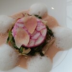 フィリップ・ミル 東京 - 桜鯛のマルブレ　加賀蓮根　菜の花　北寄貝 桜香るソースシャンパーニュ