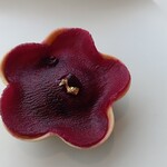 フィリップ・ミル 東京 - ビーツとブルーベリーのタルト